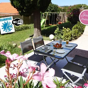 Hébergement de vacances Bas De Jardin Plein Sud Proche Clim-wifi, Saint-Mandrier-sur-Mer